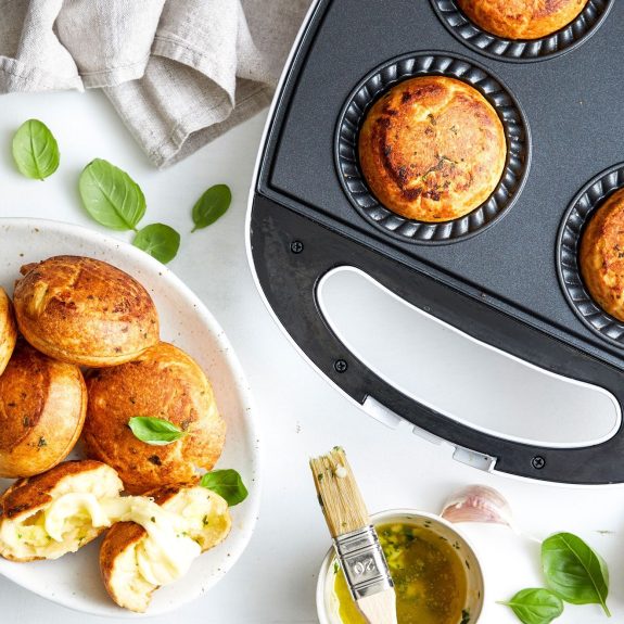 pie-maker-cheesy-garlic-bread-bombs-153169-2